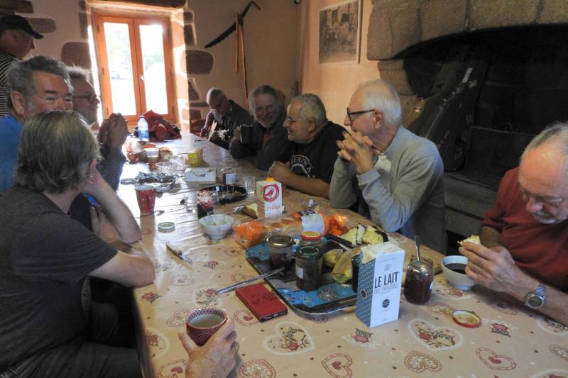 Des musiciens ? Nourriture et boissons ne sont pas loin. - Jam Hall