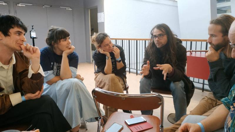 PiG Society en conversation.