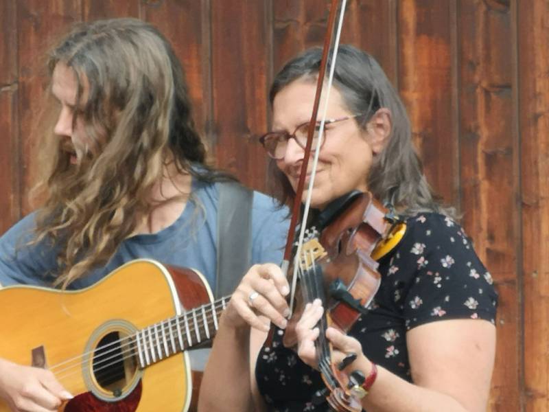 Beni & Susanne Sievers (fiddle and vocals) - Jam Hall