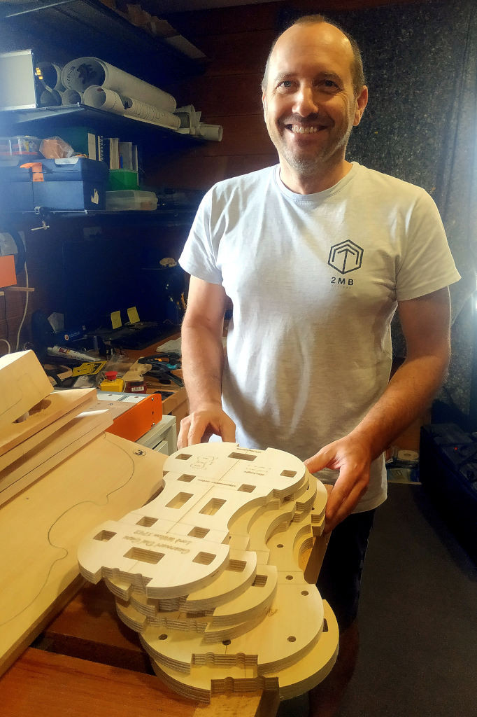 Benoît Dupeux et ses formes pour luthiers.