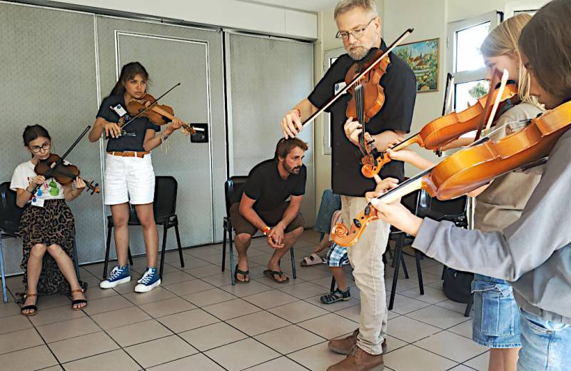 Répétition violons avec Alex Neff - Fiddle rehearsal with Alex Neff. - Jam Hall