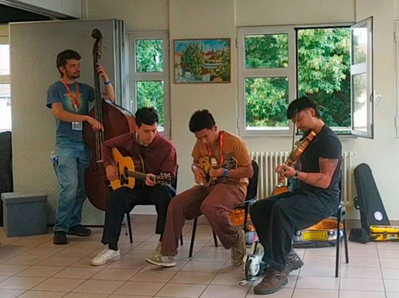 Le formidable groupe Crying Uncle nous a rendu visite - The amazing band Crying Uncle visited us. - Jam Hall